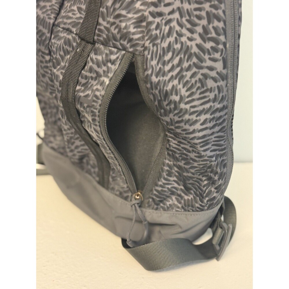 Merrell Sling Backpack Gray Black Pattern Single Strap Crossbody Bag Backpack - Picture 6 of 12